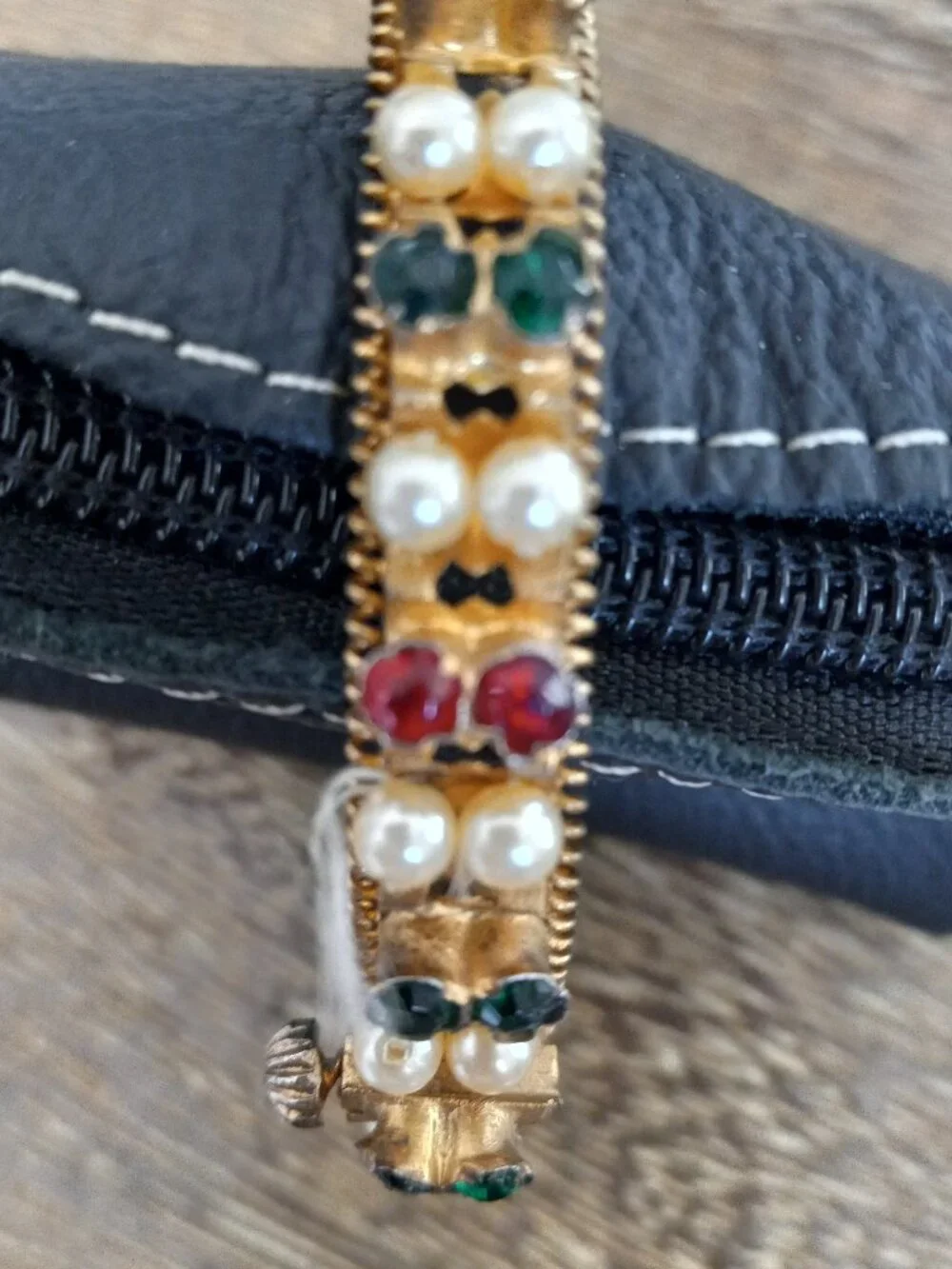 Vintag Ornate Florenza ? Goldtone Hinged Bangle Bracelet Faux Pearl Emerald Ruby